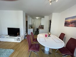 Large Modern 75m2 Flat and Free Parking