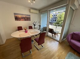 Large Modern 75m2 Flat and Free Parking