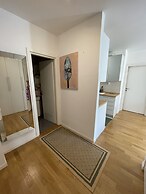 Large Modern 75m2 Flat and Free Parking