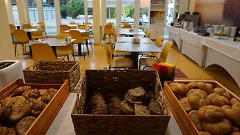 Colors Holiday Hotel