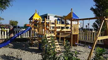 Colors Holiday Hotel