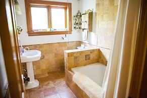 Honey Maple Grove BnB