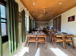 The Vintage Hill Village - Himalayan Boutique Resort