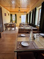 The Vintage Hill Village - Himalayan Boutique Resort