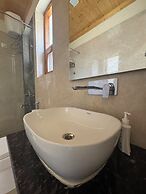 The Vintage Hill Village - Himalayan Boutique Resort