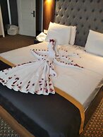 Eniza Hotel