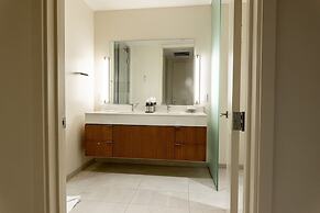 Mountain Modern 3 Bedroom Deluxe Condo, Sleeps 10! by RedAwning - Save