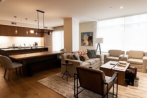 Mountain Modern 3 Bedroom Deluxe Condo, Sleeps 10! by RedAwning - Save