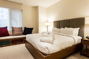 Mountain Modern 3 Bedroom Deluxe Condo, Sleeps 10! by RedAwning - Save