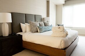 Mountain Modern 3 Bedroom Deluxe Condo, Sleeps 10! by RedAwning - Save