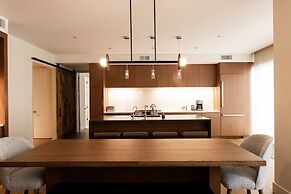 Mountain Modern 3 Bedroom Deluxe Condo, Sleeps 10! by RedAwning - Save