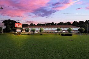 Red Roof Inn & Suites Vineland - Buena
