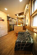 MAPLE SOCIAL HUBZ - Hostel