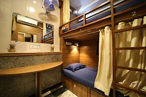 MAPLE SOCIAL HUBZ - Hostel