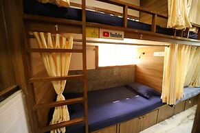 MAPLE SOCIAL HUBZ - Hostel