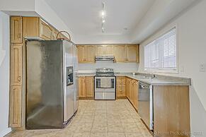 Urban Retreat A Modern 4BR Townhouse