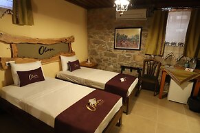 Olivia 1845 Guest House