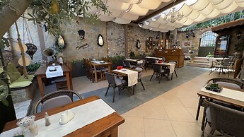 Olivia 1845 Guest House