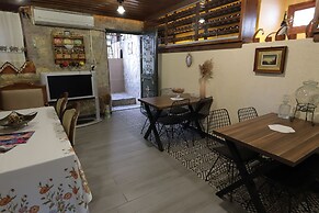 Olivia 1845 Guest House