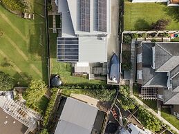 Sensational North Shore Retreat -Netflix