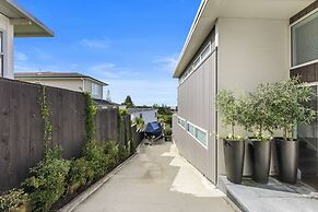 Sensational North Shore Retreat -Netflix