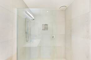 Sensational North Shore Retreat -Netflix