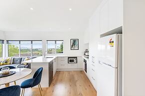 Sensational North Shore Retreat -Netflix