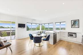 Sensational North Shore Retreat -Netflix