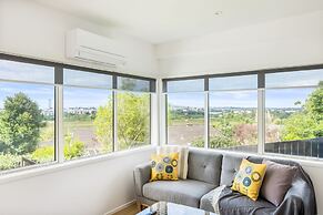 Sensational North Shore Retreat -Netflix