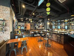 MaxOneHotels Premier Melawai