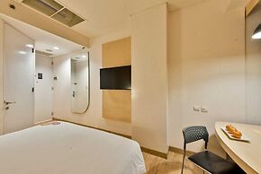 MaxOneHotels Premier Melawai