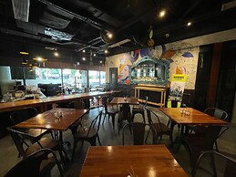 MaxOneHotels Premier Melawai