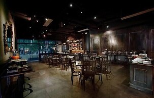 MaxOneHotels Premier Melawai