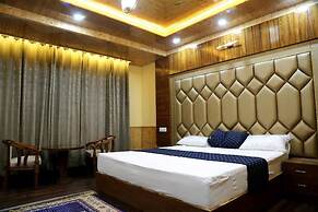 Wood Crista Retreat by Park Tree