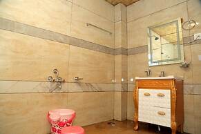 Wood Crista Retreat by Park Tree