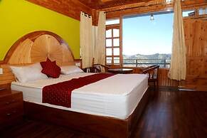 Wood Crista Retreat by Park Tree