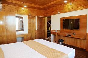 Wood Crista Retreat by Park Tree