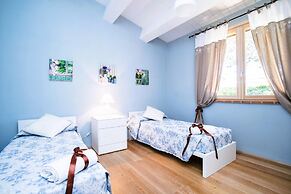 Luxury 2 Rooms Apt Azure in Siena Resort