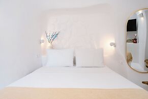 Nano Oia Canaves