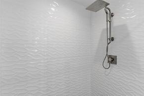 Palms at Wailea Two Bedrooms - Partial Ocean View by Coldwell Banker I