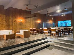 Mazarine Surf Suites