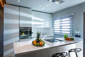 Knossos Palace by Luxury Living Apartments