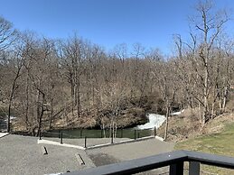 The Fallviews at Burdett Falls