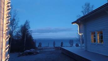 Tiny House With Amazing Lakeview, Spa & Yoga