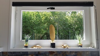 Tiny House With Amazing Lakeview, Spa & Yoga