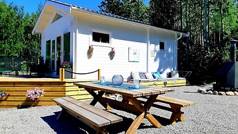 Loft-sleeps5-parking-spa-lakeviews-petfriendly