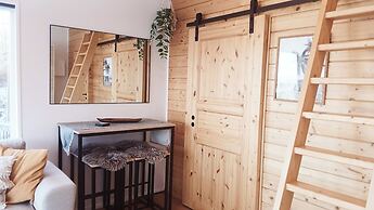 Loft-sleeps5-parking-spa-lakeviews-petfriendly