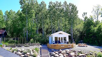 Loft-sleeps5-parking-spa-lakeviews-petfriendly