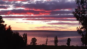 Loft-sleeps5-parking-spa-lakeviews-petfriendly