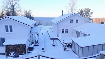 Loft-sleeps5-parking-spa-lakeviews-petfriendly
